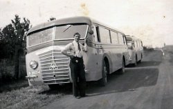 Mijn vader bij een Magirus bus tijdens de mobilisatie in 1939